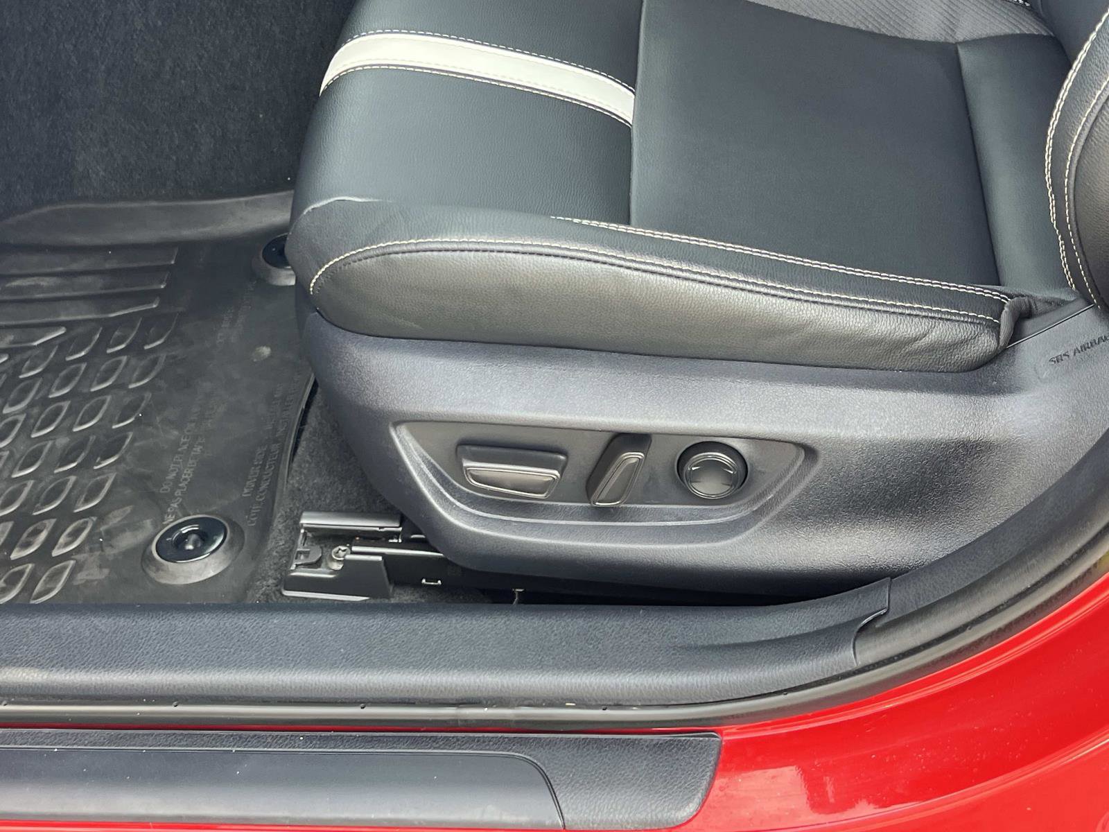 Used 2025 Toyota Camry SE w/ Convenience Package image 18