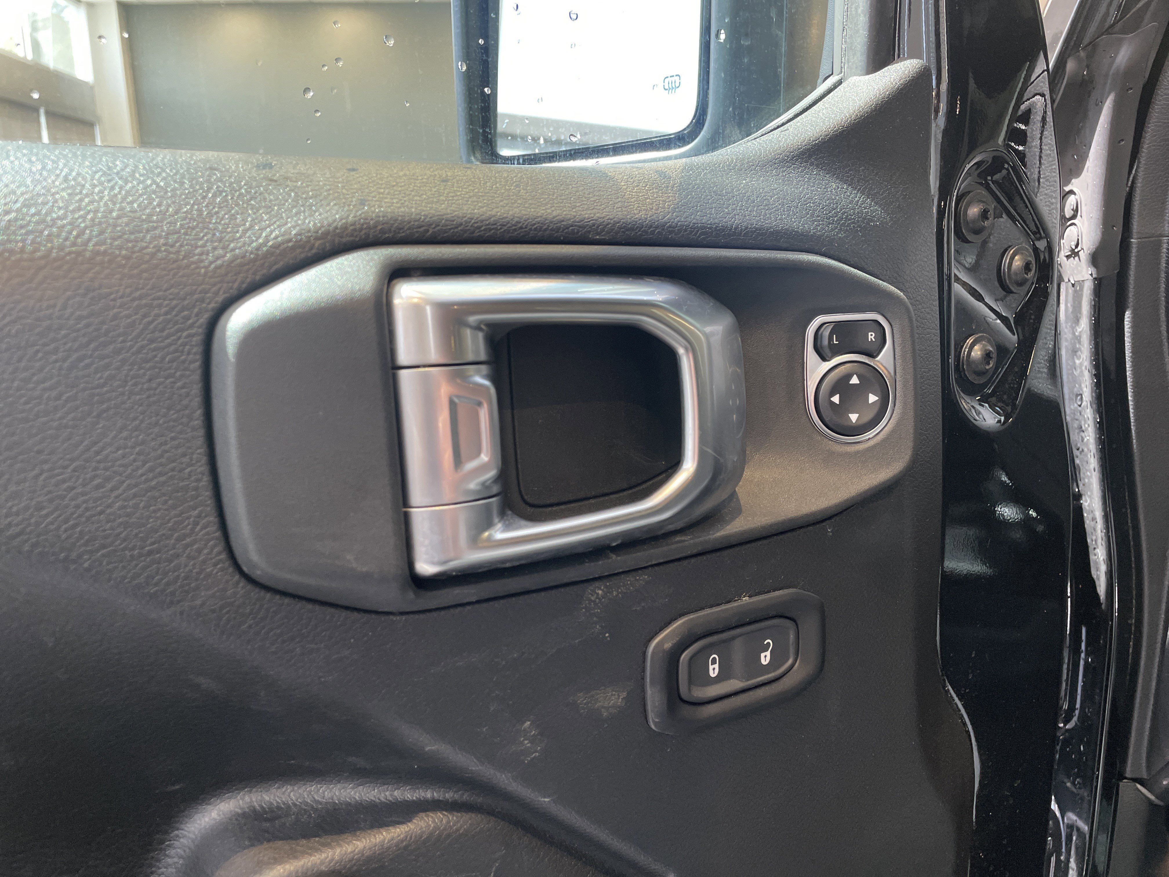Used 2023 Jeep Wrangler Unlimited w/ Sun & Screen Package image 29