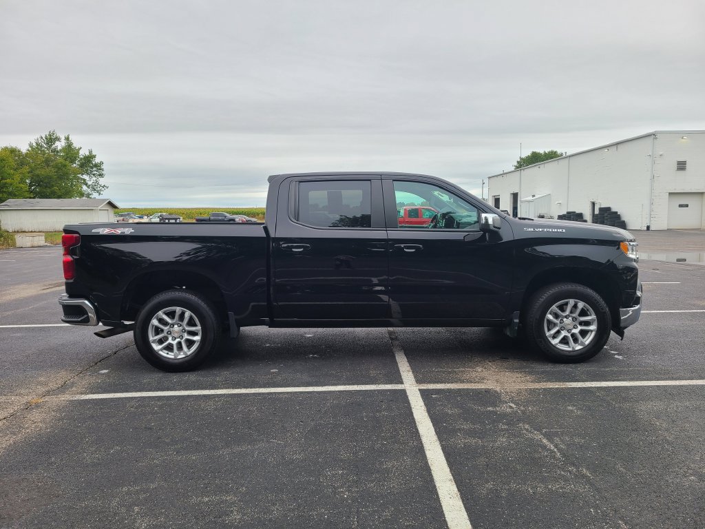 Used 2024 Chevrolet Silverado 1500 LT AWD/4WD image 8