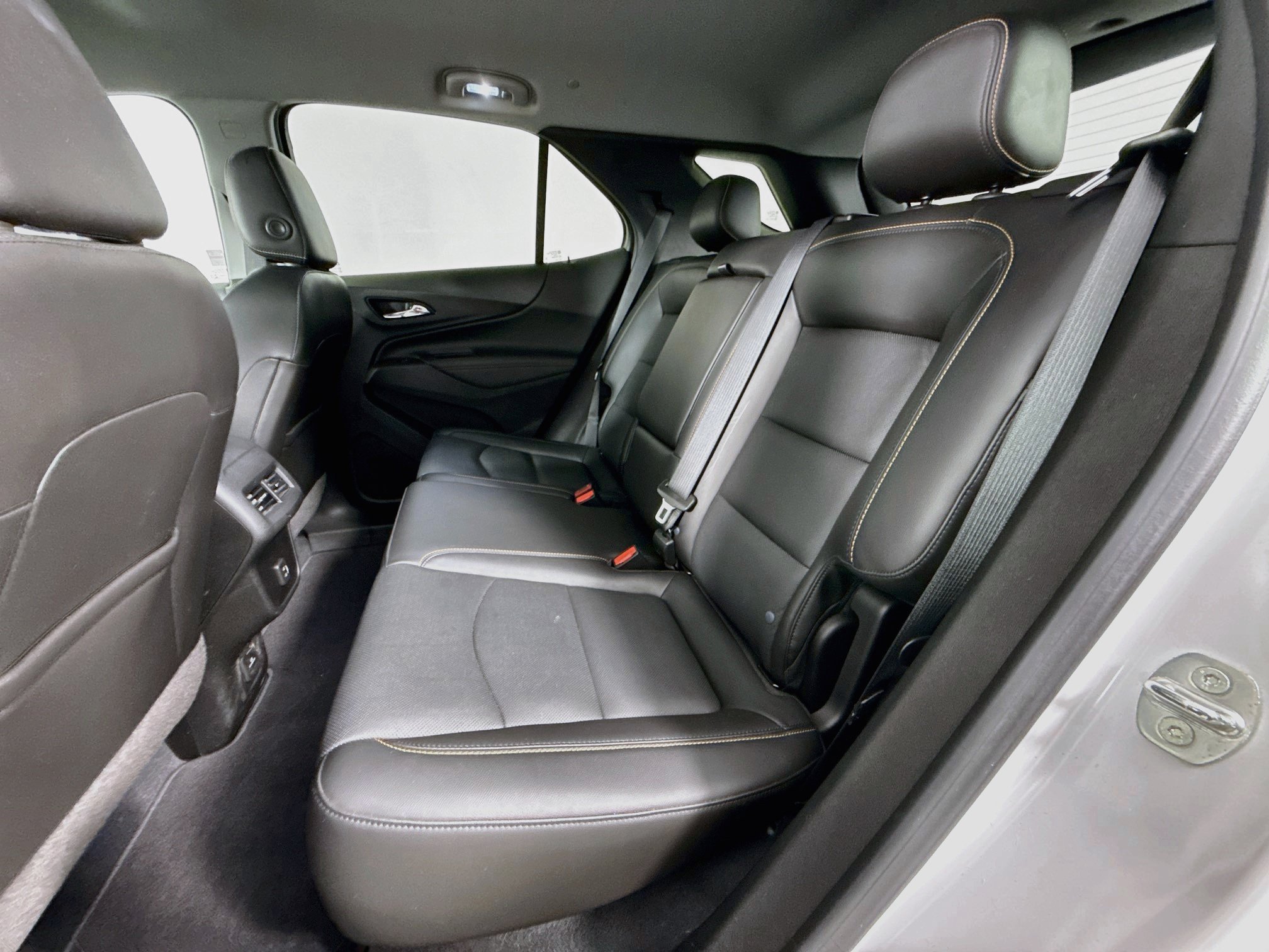 Used 2021 Chevrolet Equinox Premier FWD image 22