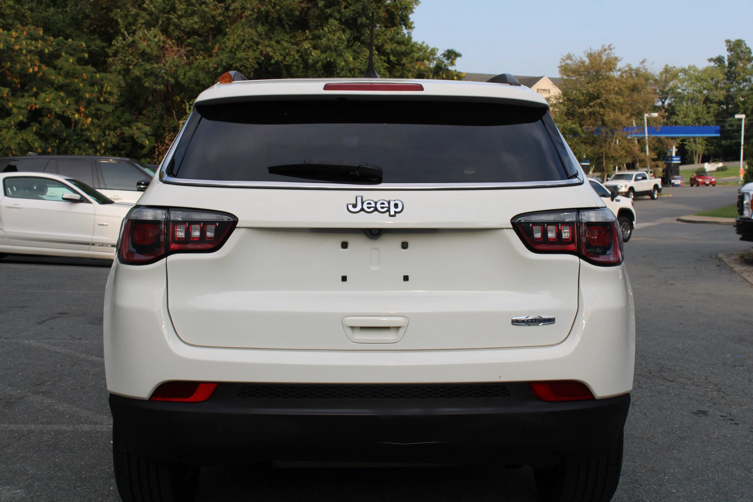 Used 2019 Jeep Compass Latitude FWD image 5