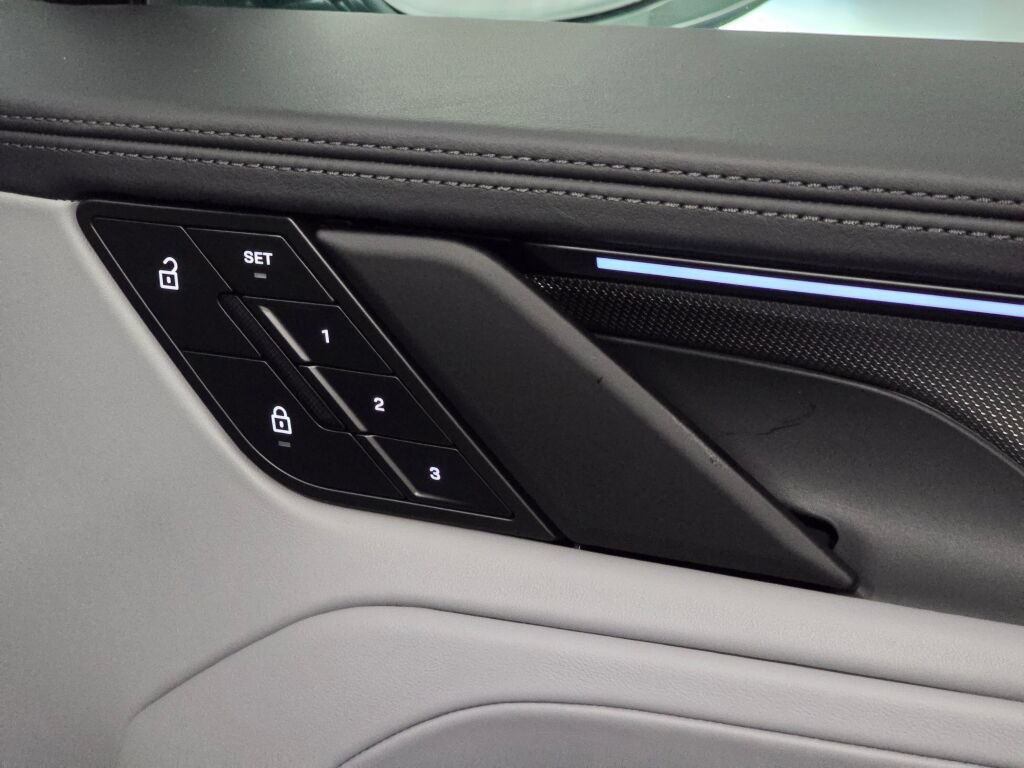 New 2026 Porsche Cayenne Electric AWD/4WD image 27
