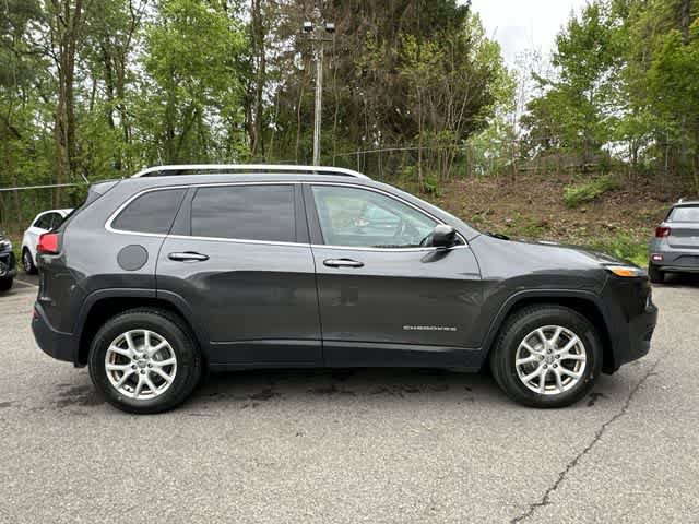 Used 2016 Jeep Cherokee Latitude w/ Cold Weather Group AWD/4WD image 3