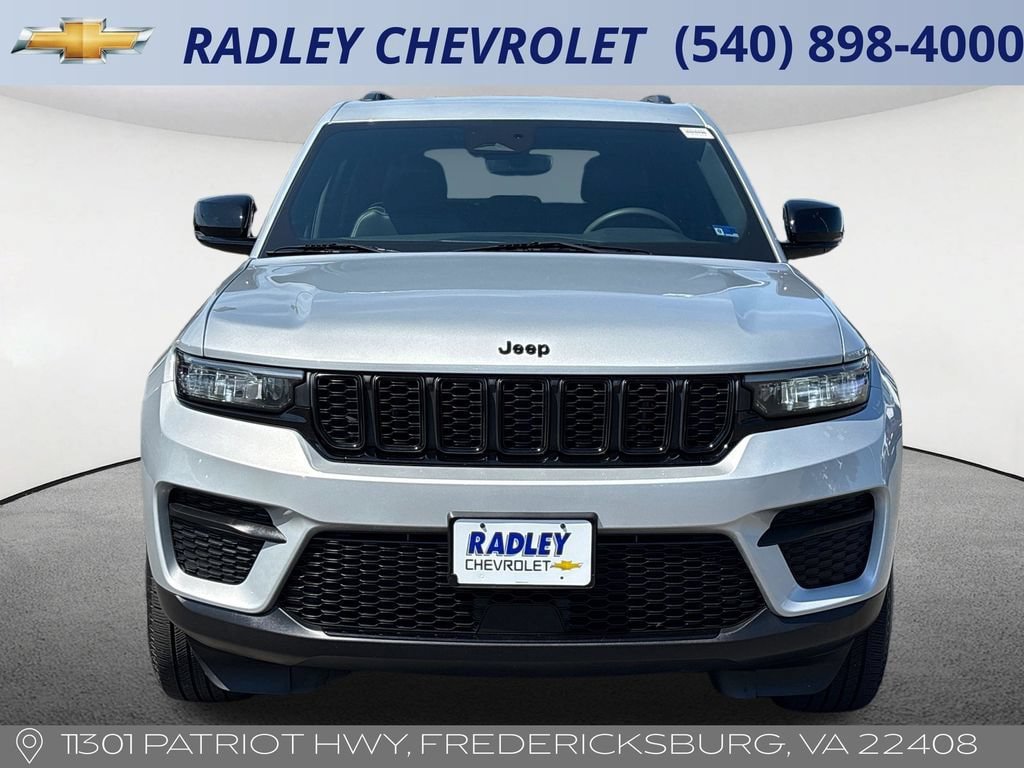 Used 2024 Jeep Grand Cherokee Altitude AWD/4WD image 23