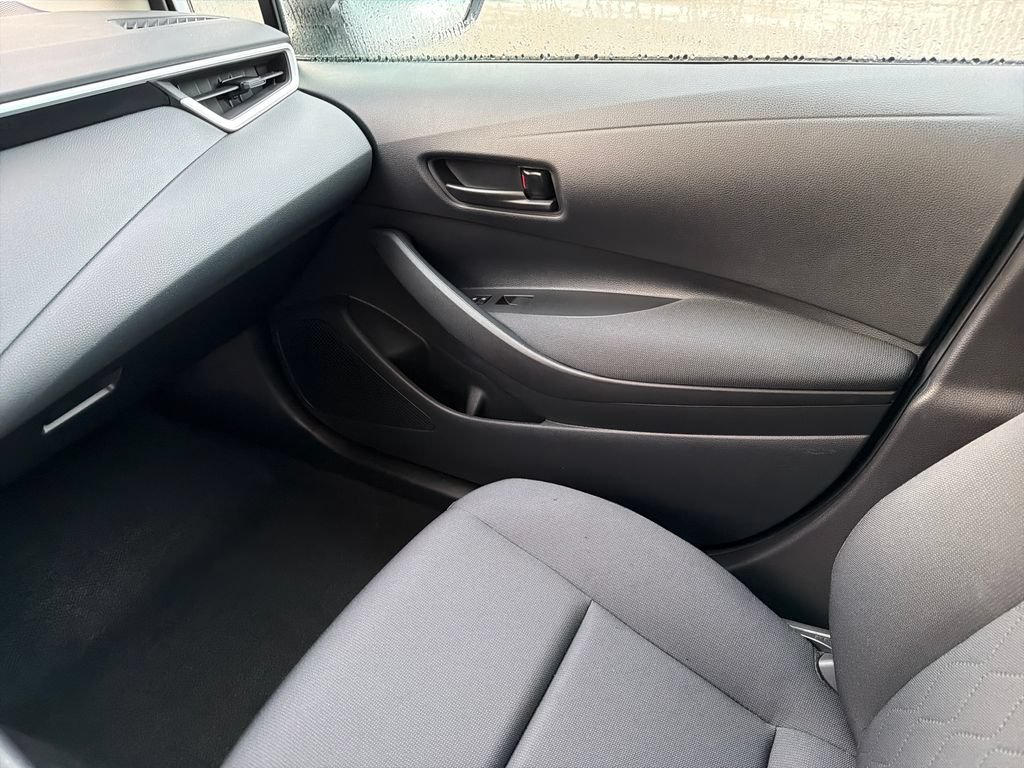 Used 2025 Toyota Corolla LE FWD image 28