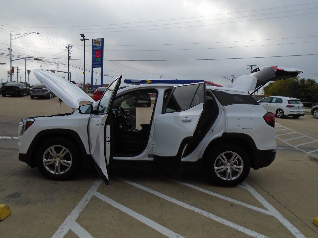 Used 2024 GMC Terrain SLE FWD image 25