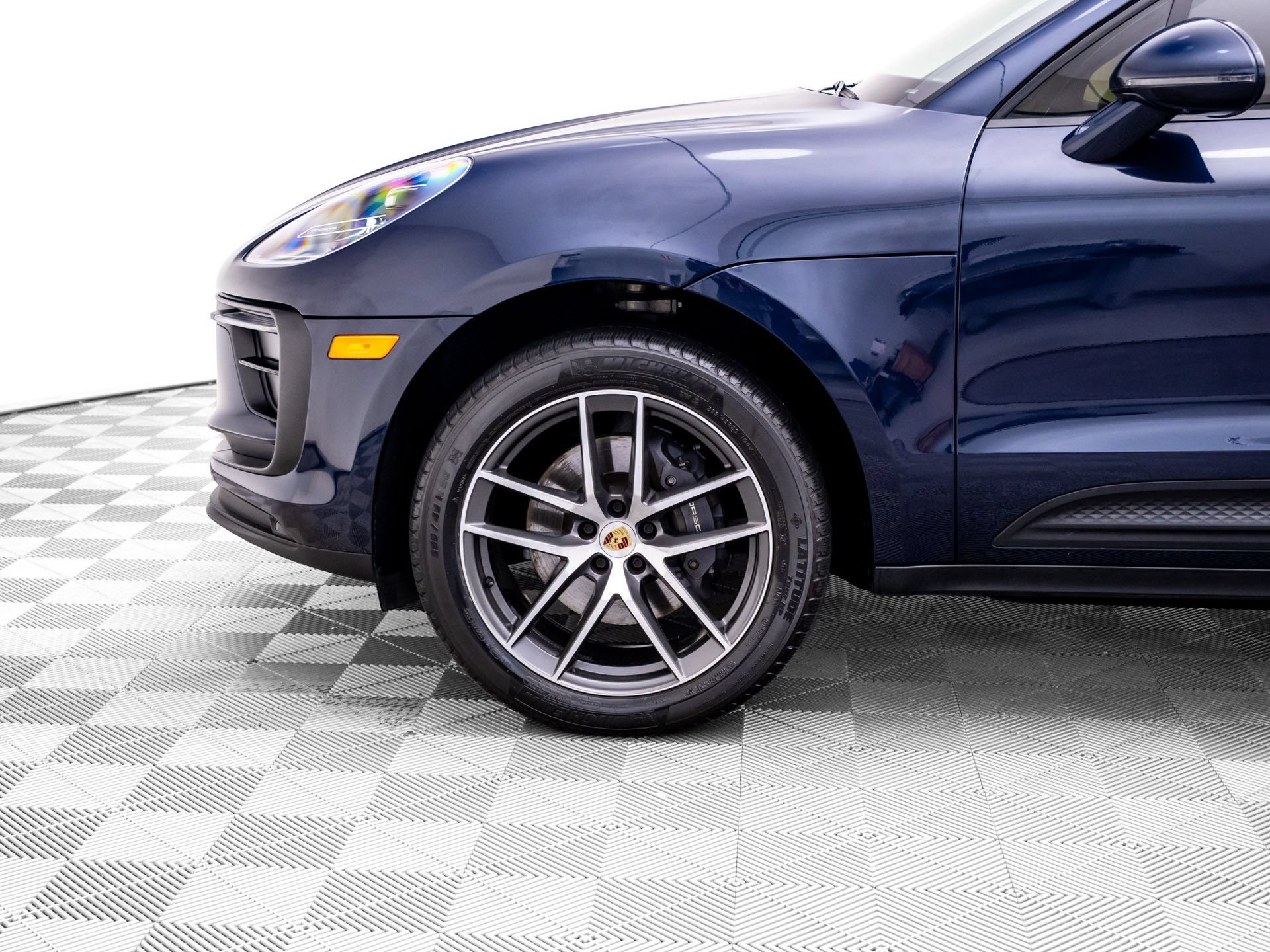 Certified 2023 Porsche Macan AWD/4WD image 36