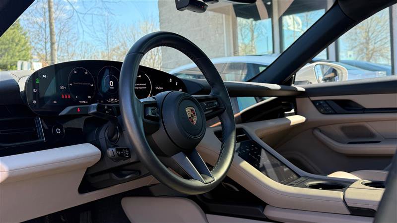 Used 2023 Porsche Taycan image 13