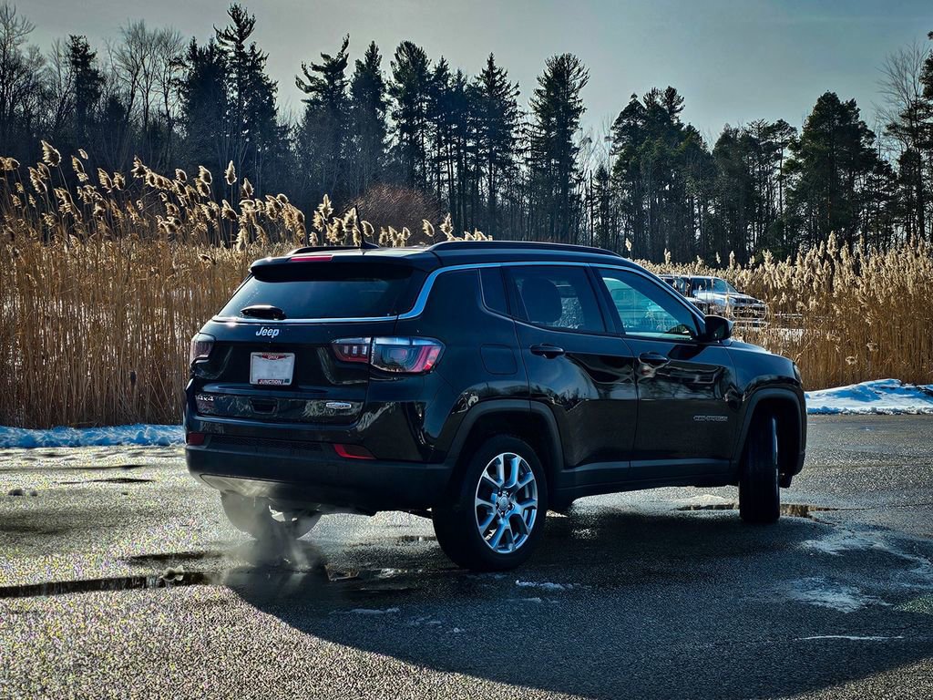 Used 2024 Jeep Compass Latitude image 3