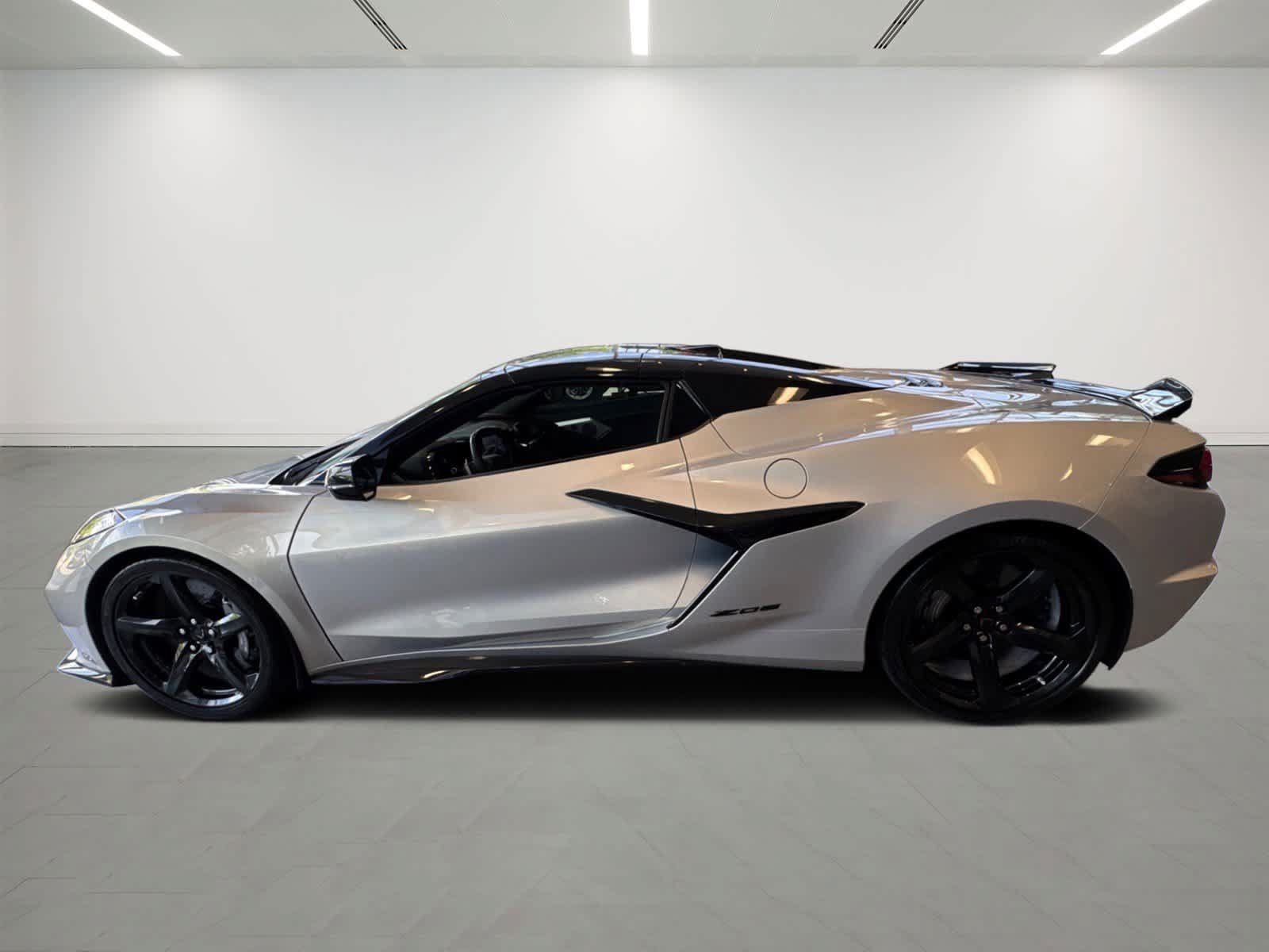 Used 2024 Chevrolet Corvette Z06 RWD image 2