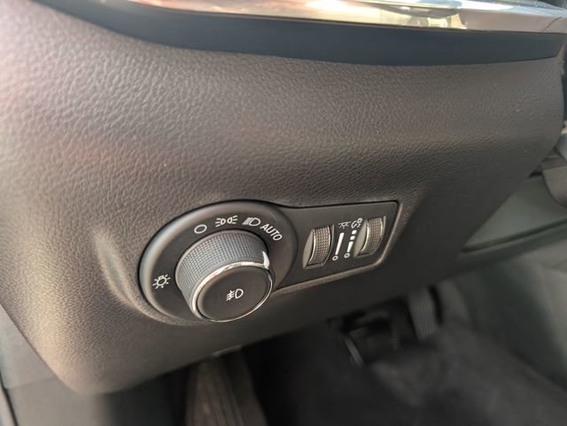 Used 2022 Jeep Compass Limited w/ (RED) Package image 17