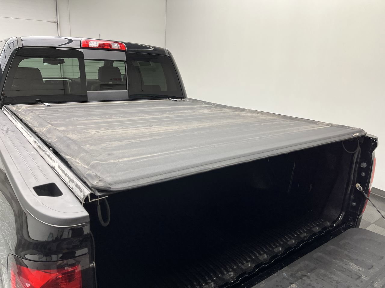Used 2015 GMC Sierra 1500 SLT w/ SLT Crew Cab Value Package AWD/4WD image 33