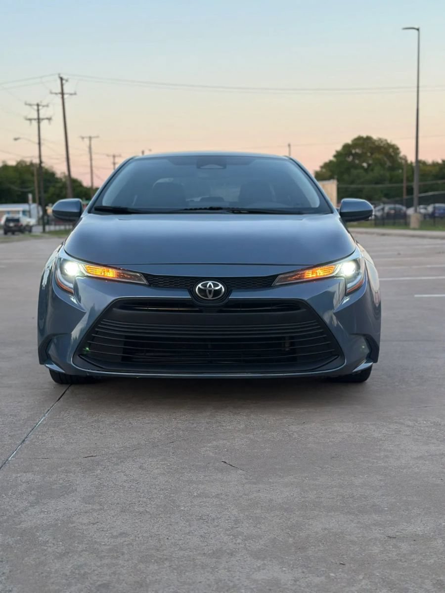 Used 2023 Toyota Corolla LE FWD image 2