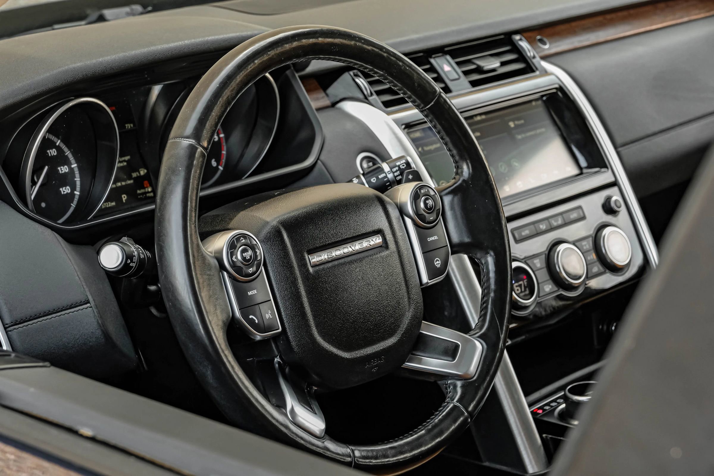 Used 2017 Land Rover Discovery HSE AWD/4WD image 19