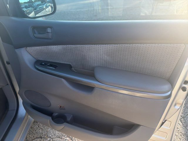 Used 2010 Toyota Sienna LE FWD image 16