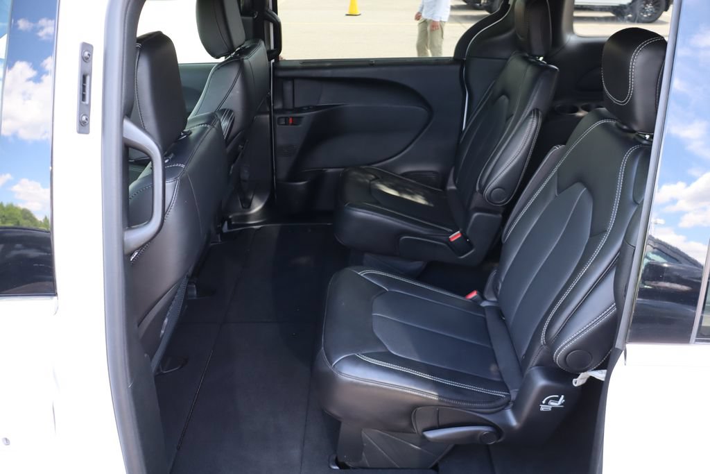 Used 2026 Chrysler Pacifica Select FWD image 40