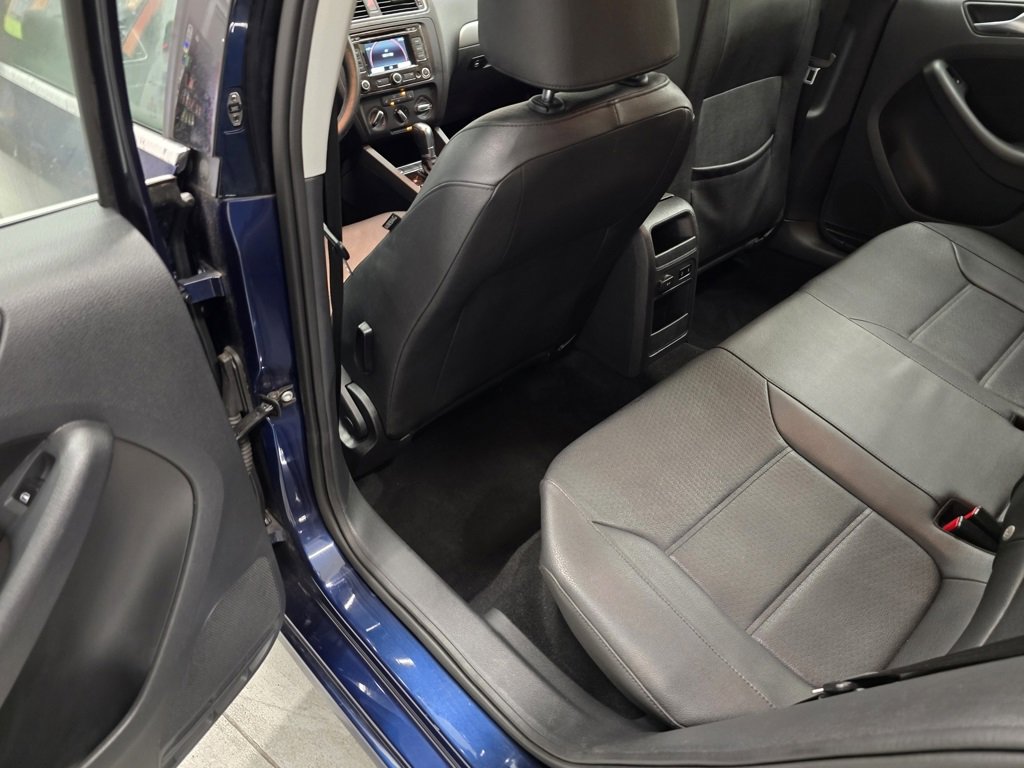 Used 2012 Volkswagen Jetta SEL image 25