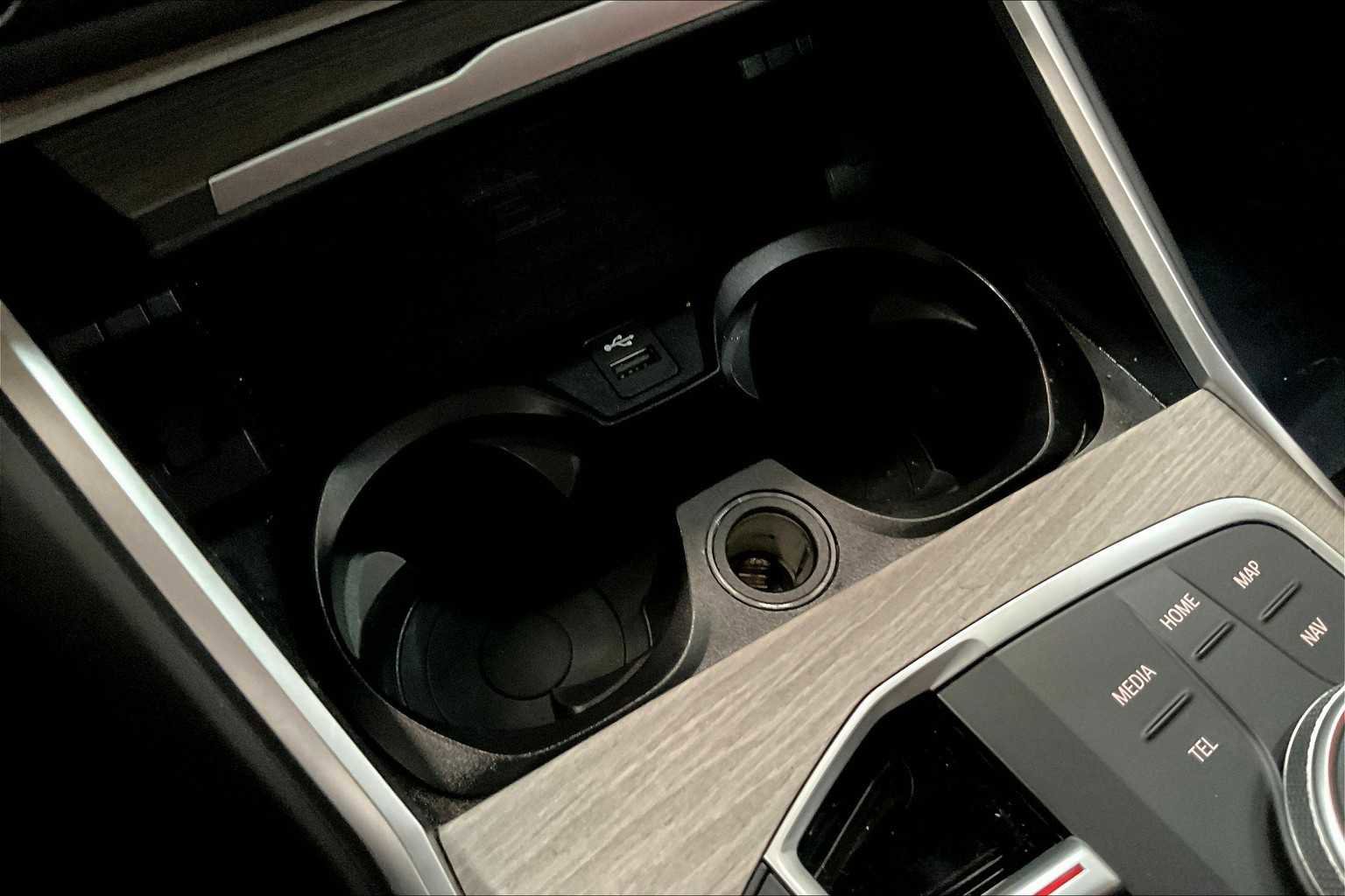 Used 2025 BMW 330i Sedan w/ Premium Package image 37