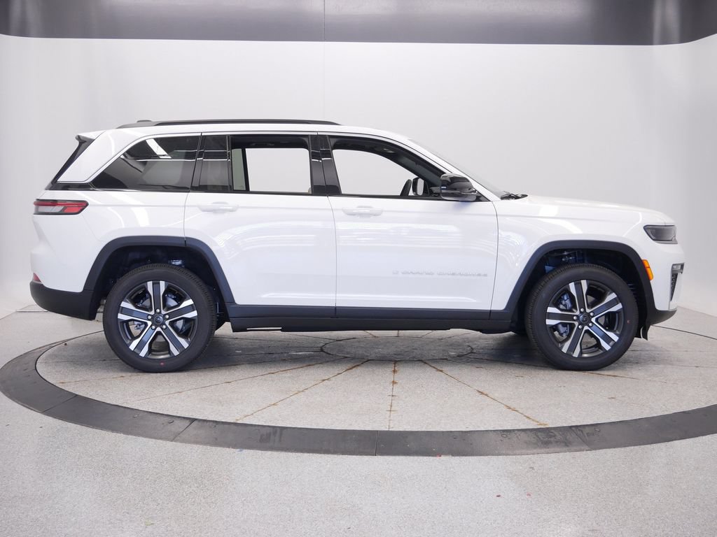 New 2027 Jeep Grand Cherokee Limited w/ Trailer Tow Package AWD/4WD image 8
