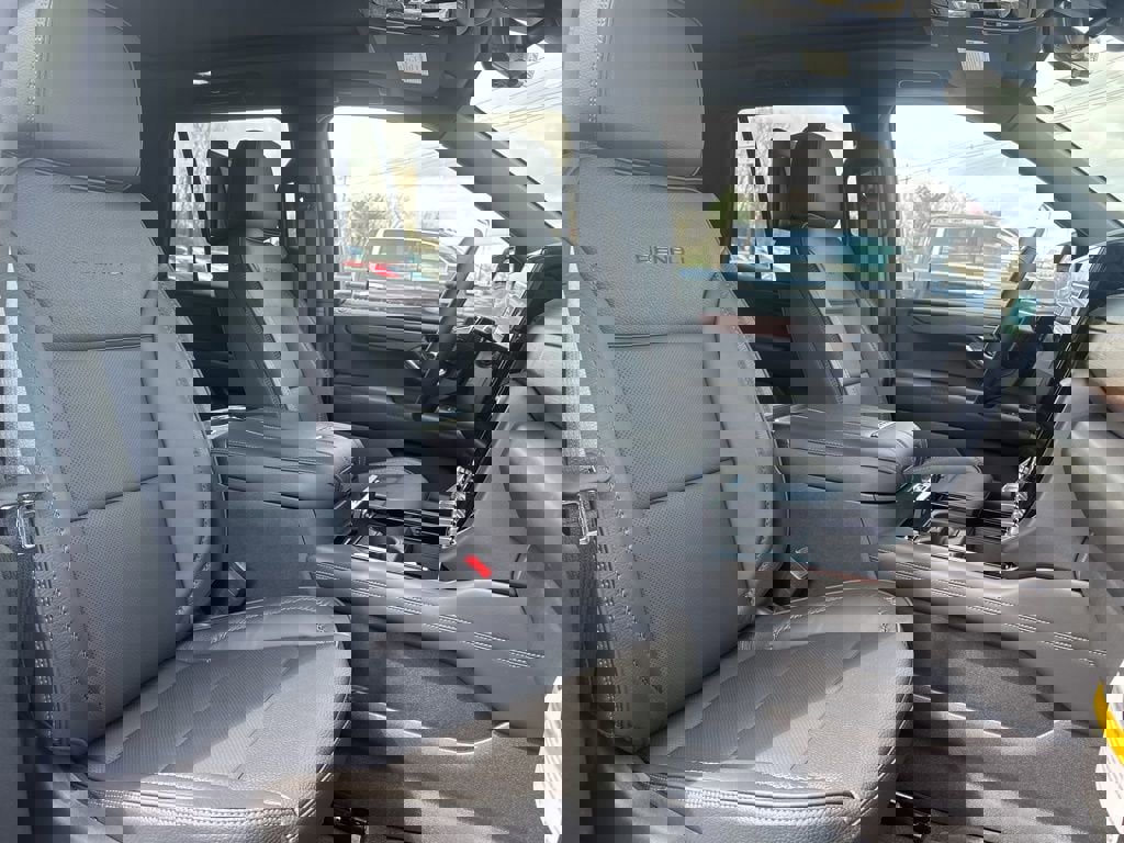 New 2026 GMC Yukon Denali w/ Denali Reserve Package AWD/4WD image 12