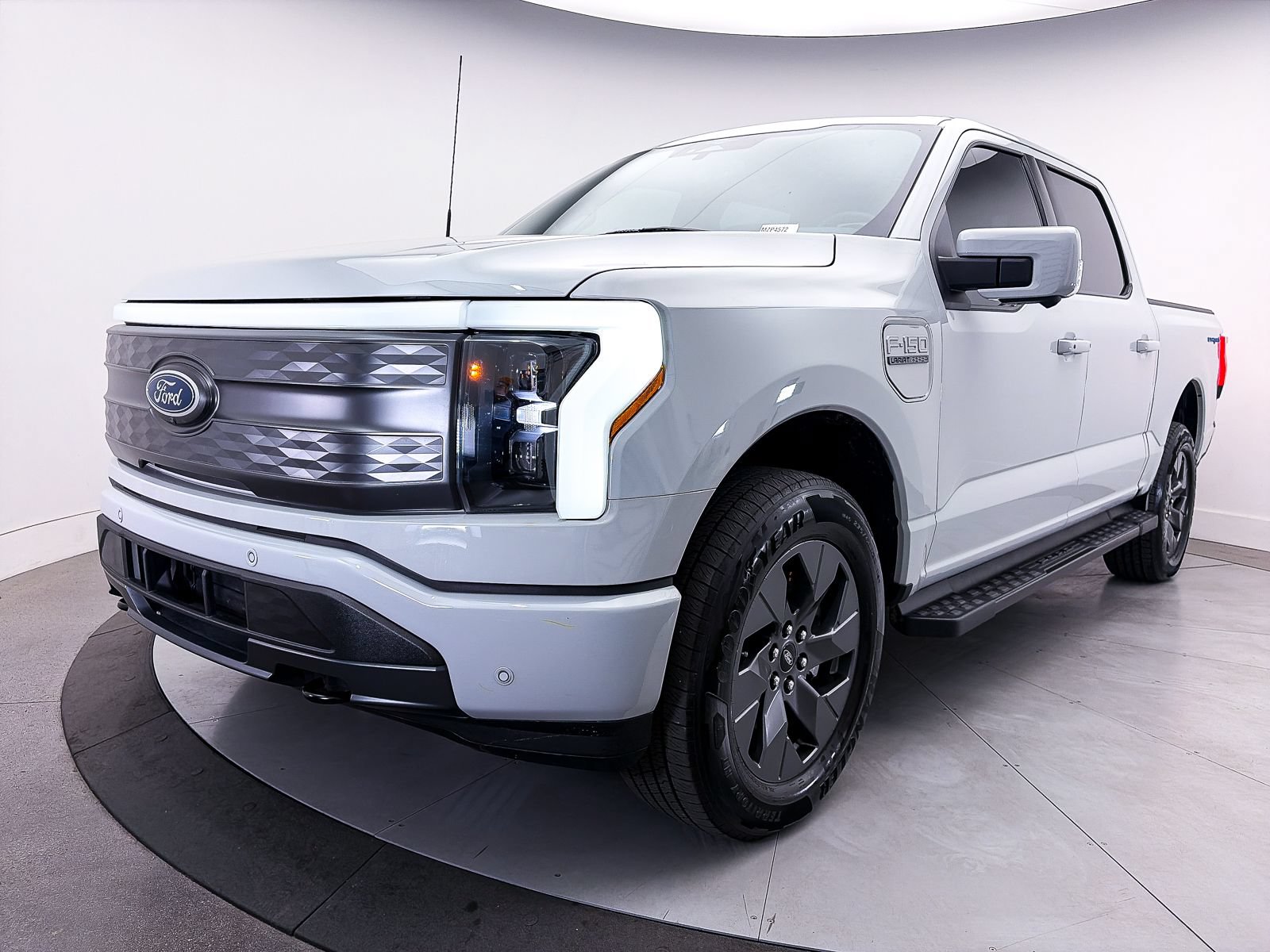 Used 2023 Ford F150 Lightning Lariat AWD/4WD image 14
