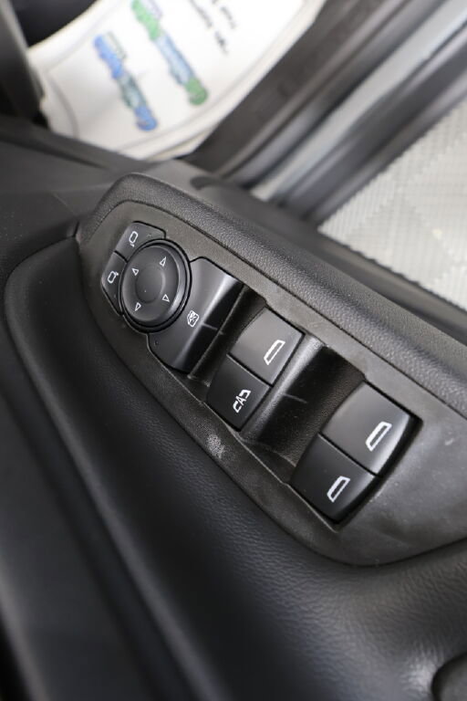 Used 2020 Chevrolet Equinox LT image 32