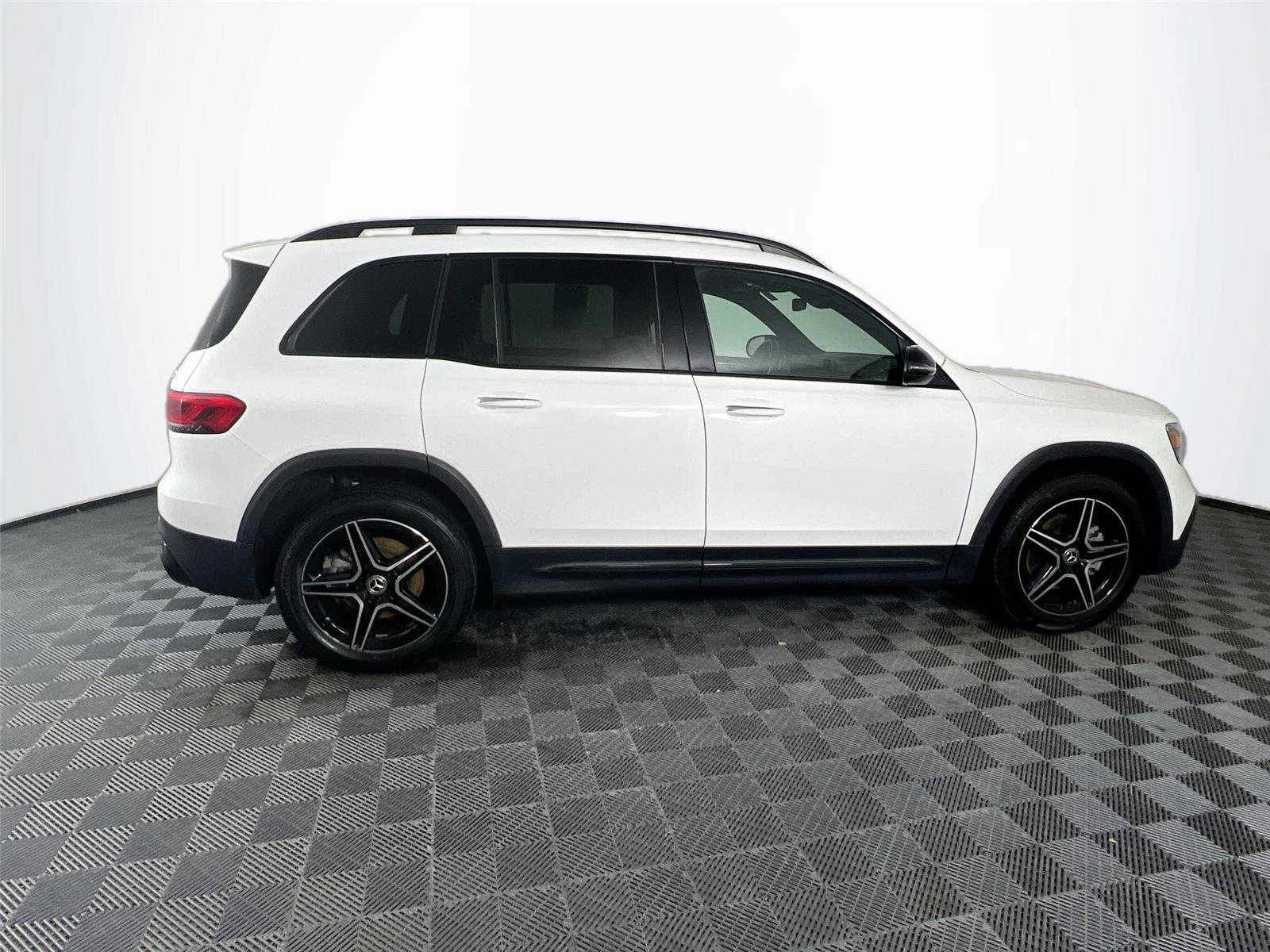 Certified 2023 Mercedes-Benz GLB 250 4MATIC image 7