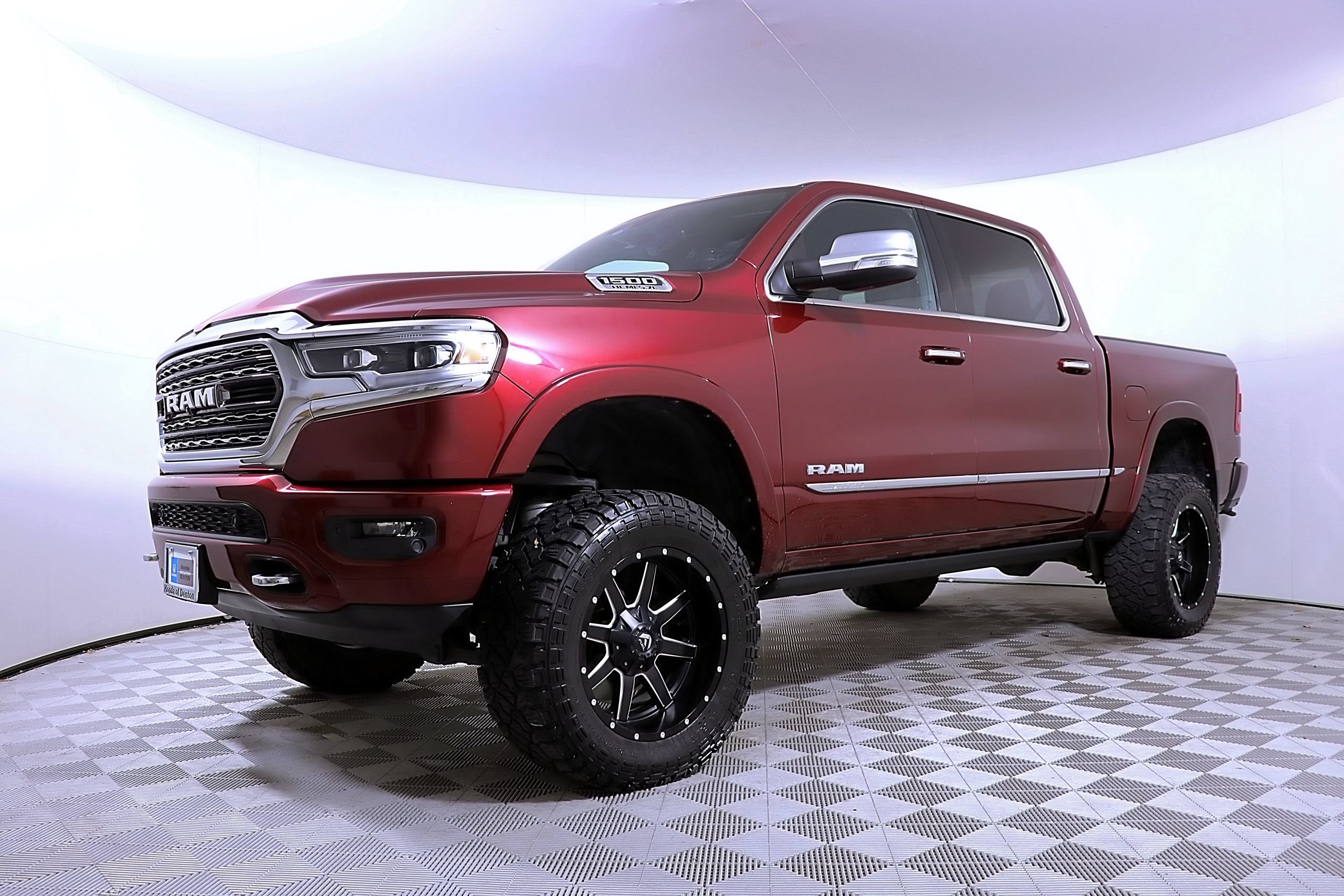 Used 2019 RAM 1500 Limited AWD/4WD image 2