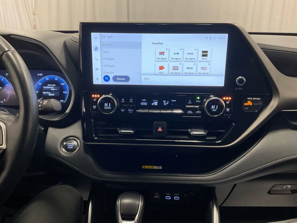 Used 2023 Toyota Highlander Limited image 15