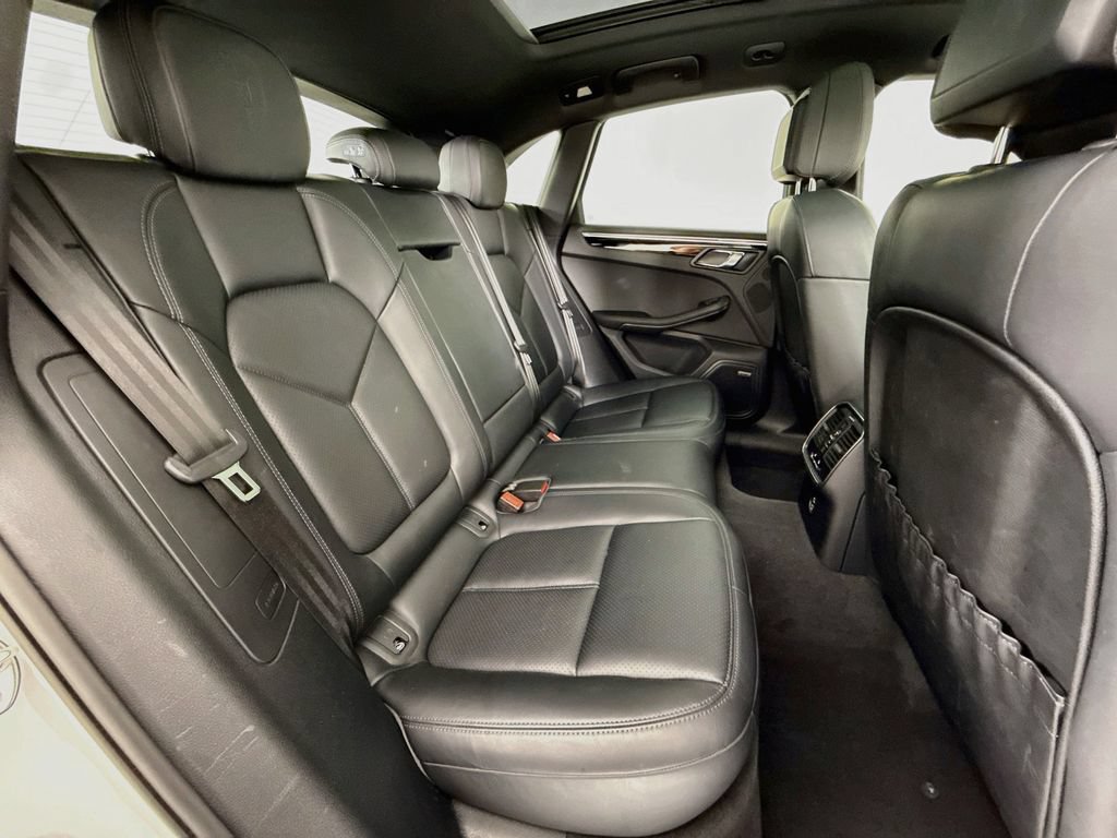 Used 2025 Porsche Macan AWD/4WD image 29