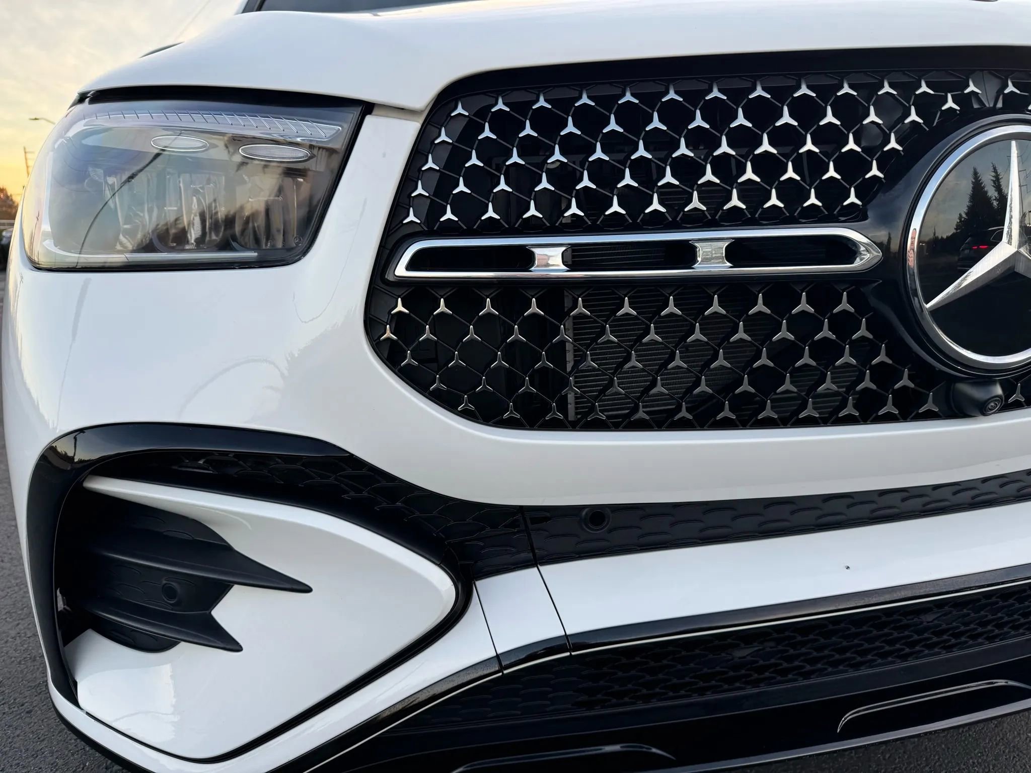 Used 2025 Mercedes-Benz GLE 450e 4MATIC w/ AMG Line Exterior image 13