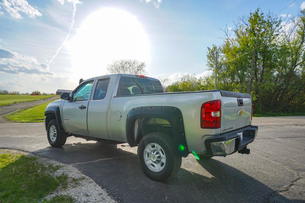 Used 2010 Chevrolet Silverado 2500 LT w/ Interior Plus Package AWD/4WD image 6