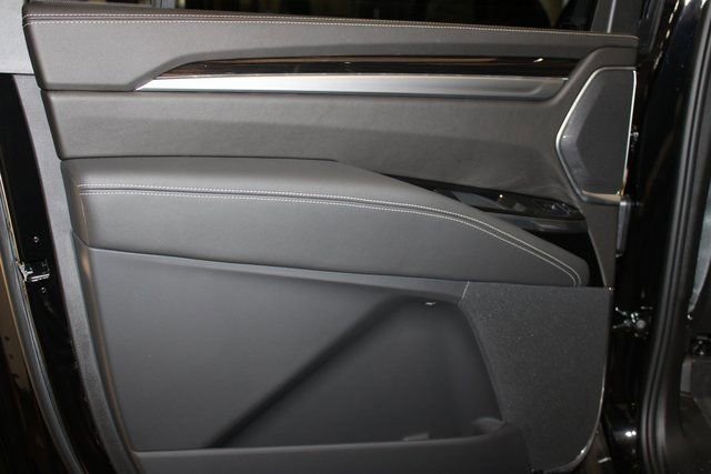 New 2026 Cadillac Escalade ESV Luxury w/ Touring Package image 13