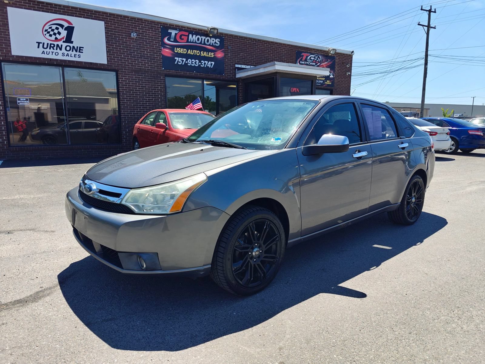 Used 2010 Ford Focus SEL FWD image 1