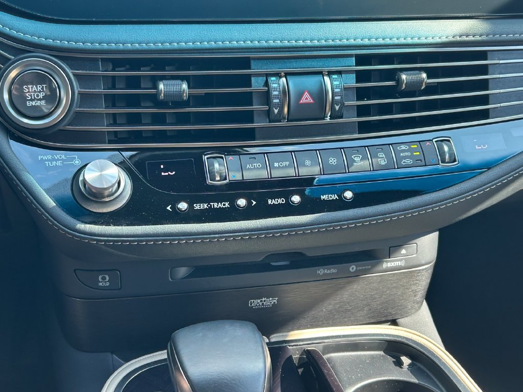 Used 2022 Lexus LS 500 w/ Interior Upgrade Package RWD image 32