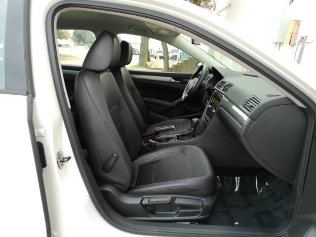 Used 2014 Volkswagen Passat 1.8T Wolfsburg Edition image 18