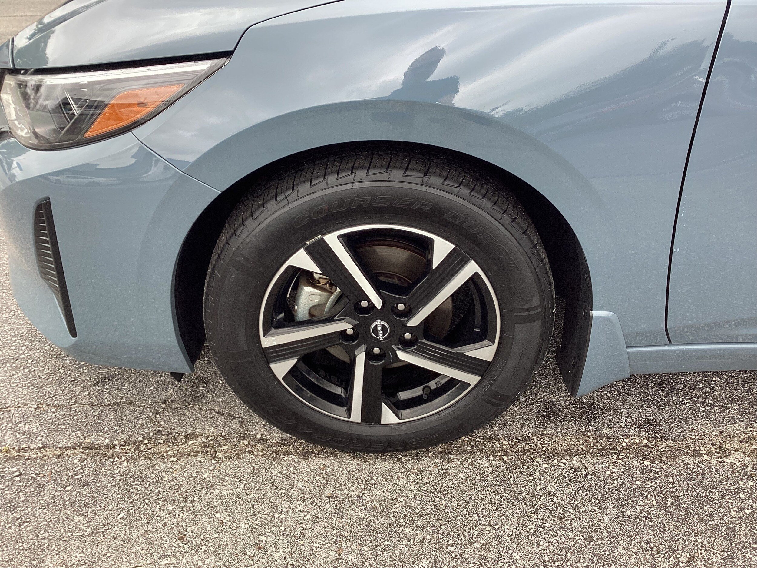 Used 2025 Nissan Sentra SV FWD image 9