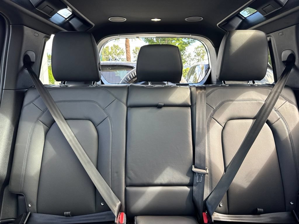 New 2026 Land Rover Defender 110 X-Dynamic SE AWD/4WD image 18