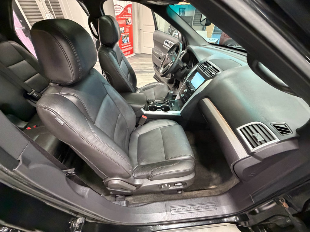 Used 2015 Ford Explorer XLT w/ Equipment Group 202A AWD/4WD image 43