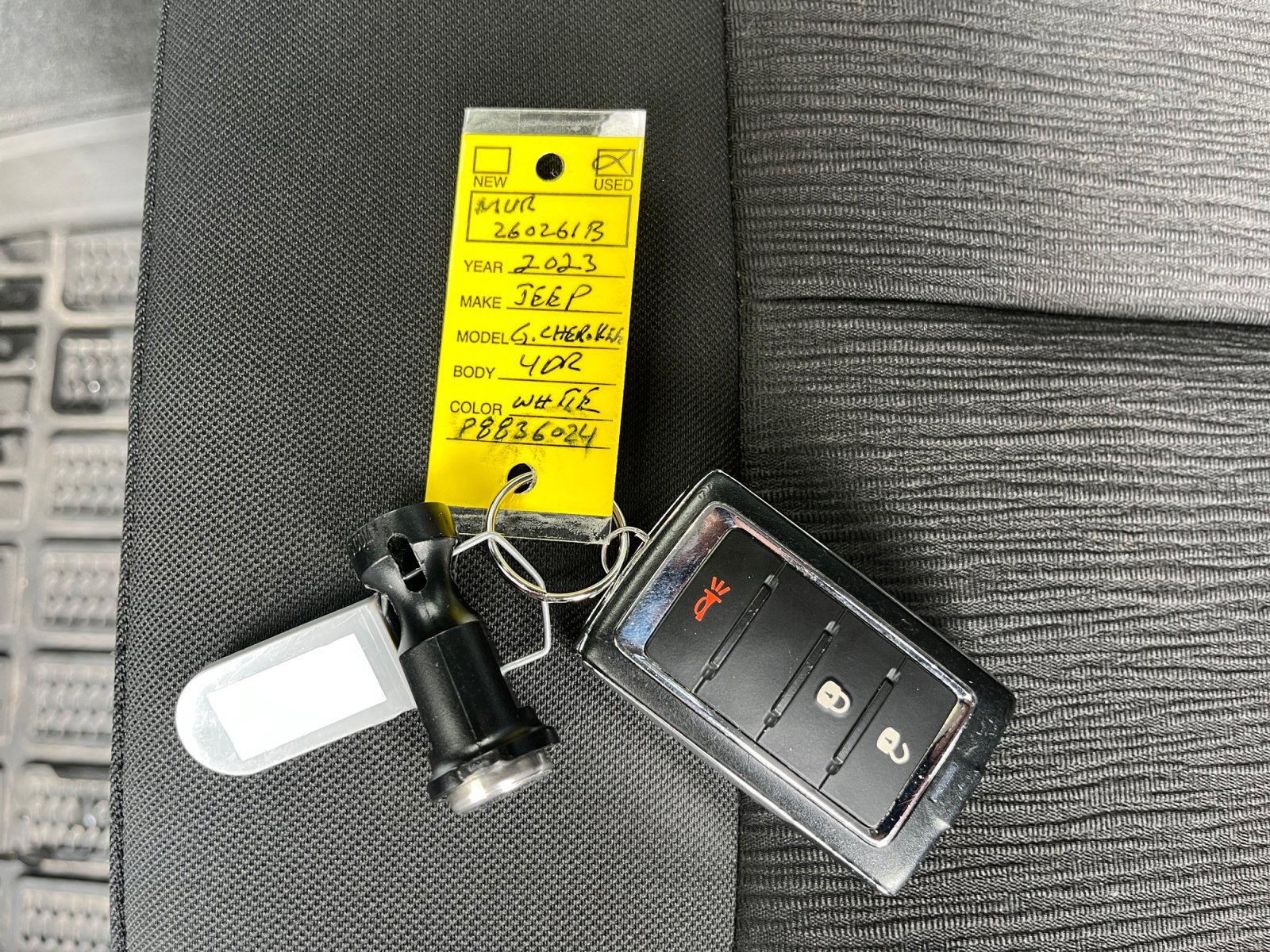 Used 2023 Jeep Grand Cherokee L Laredo image 30