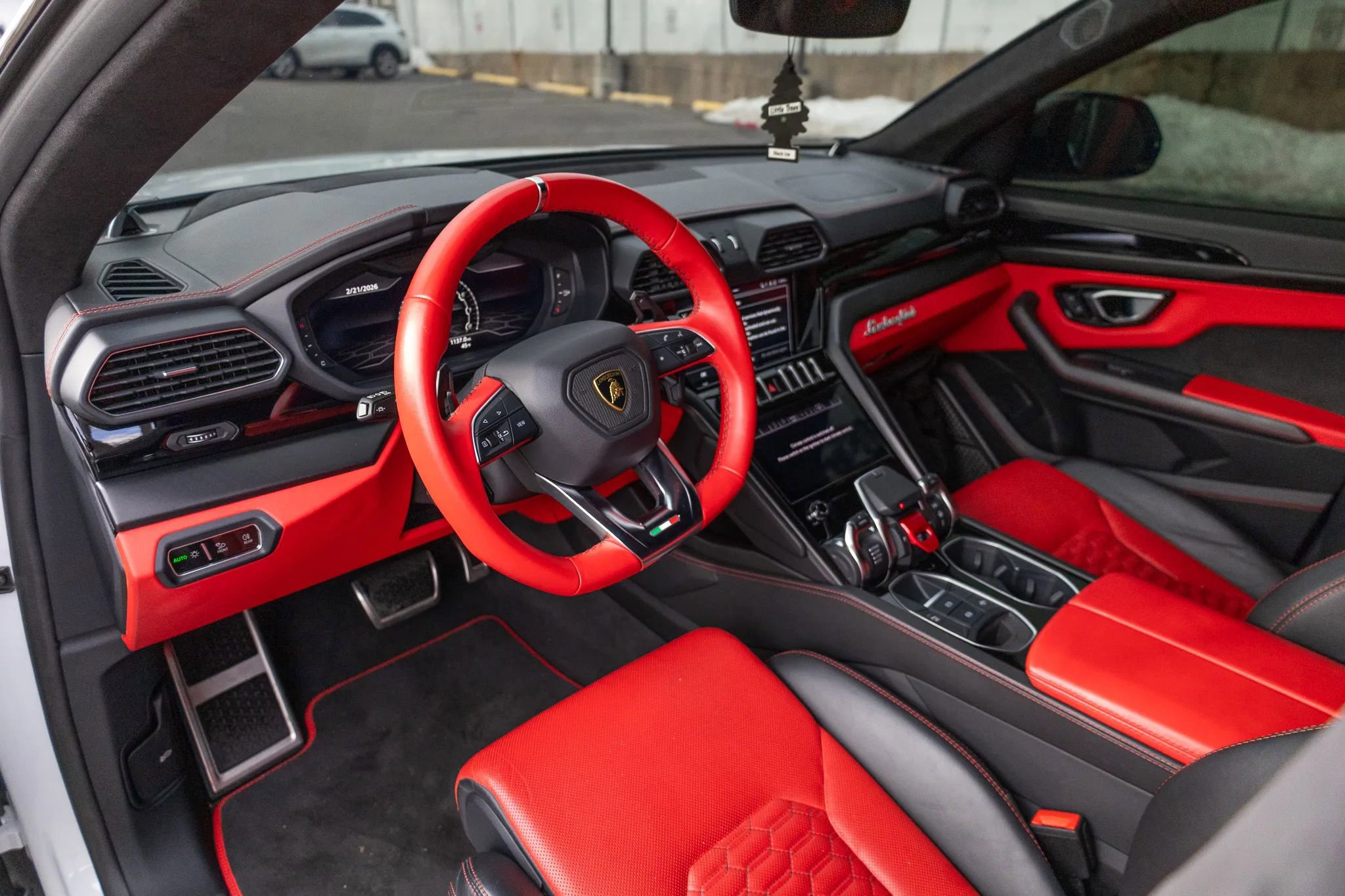 Used 2022 Lamborghini Urus image 38