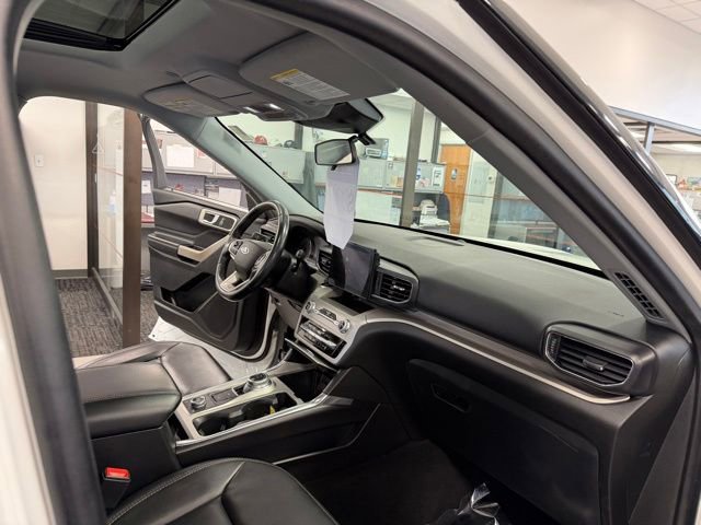 Used 2022 Ford Explorer XLT w/ Equipment Group 202A AWD/4WD image 23