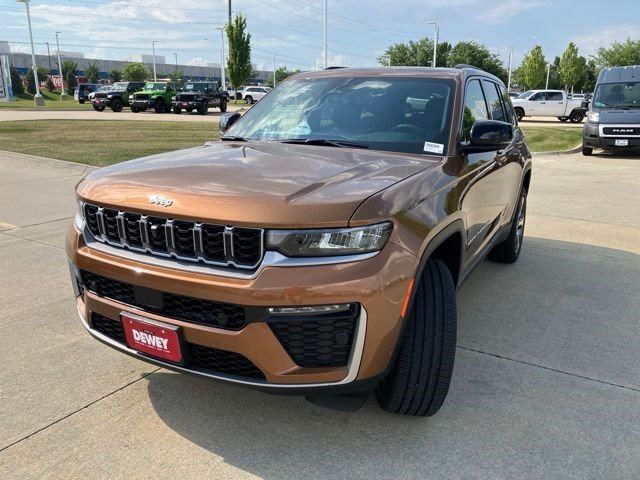New 2026 Jeep Grand Cherokee Limited w/ Luxury Tech Group II AWD/4WD image 3