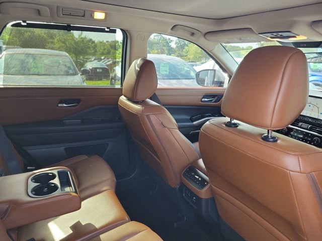 Used 2023 Nissan Pathfinder Platinum w/ Cargo Package AWD/4WD image 32