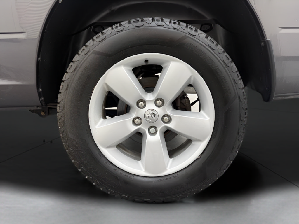 Used 2019 RAM 1500 Classic SLT AWD/4WD image 26