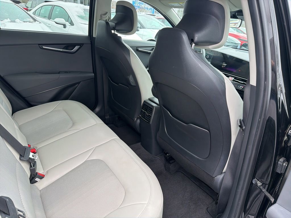 Used 2023 Kia Niro EX image 13