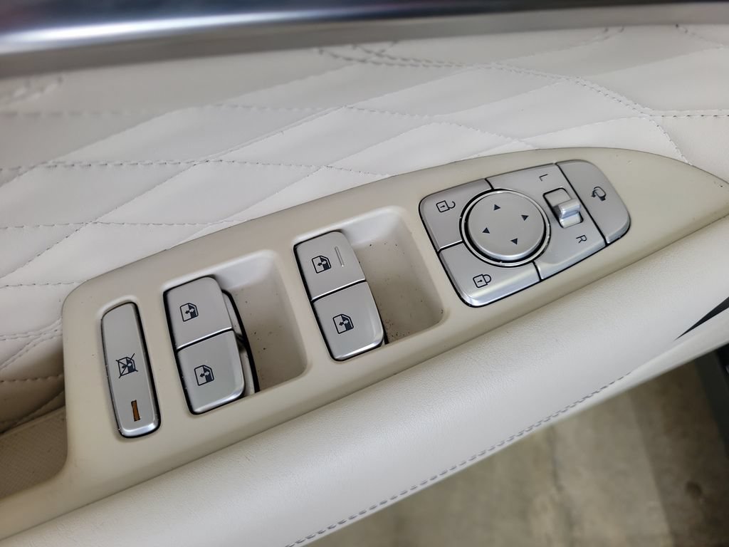 Used 2019 Genesis G70 3.3T Design RWD image 18