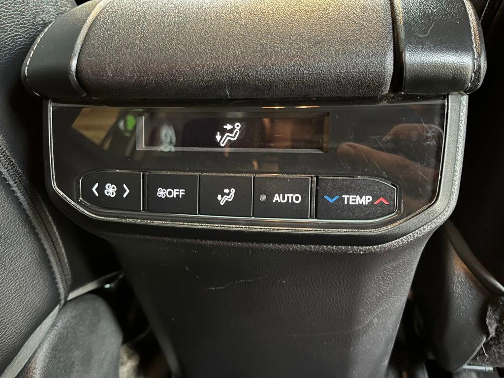 Used 2023 Toyota Highlander XLE AWD/4WD image 42