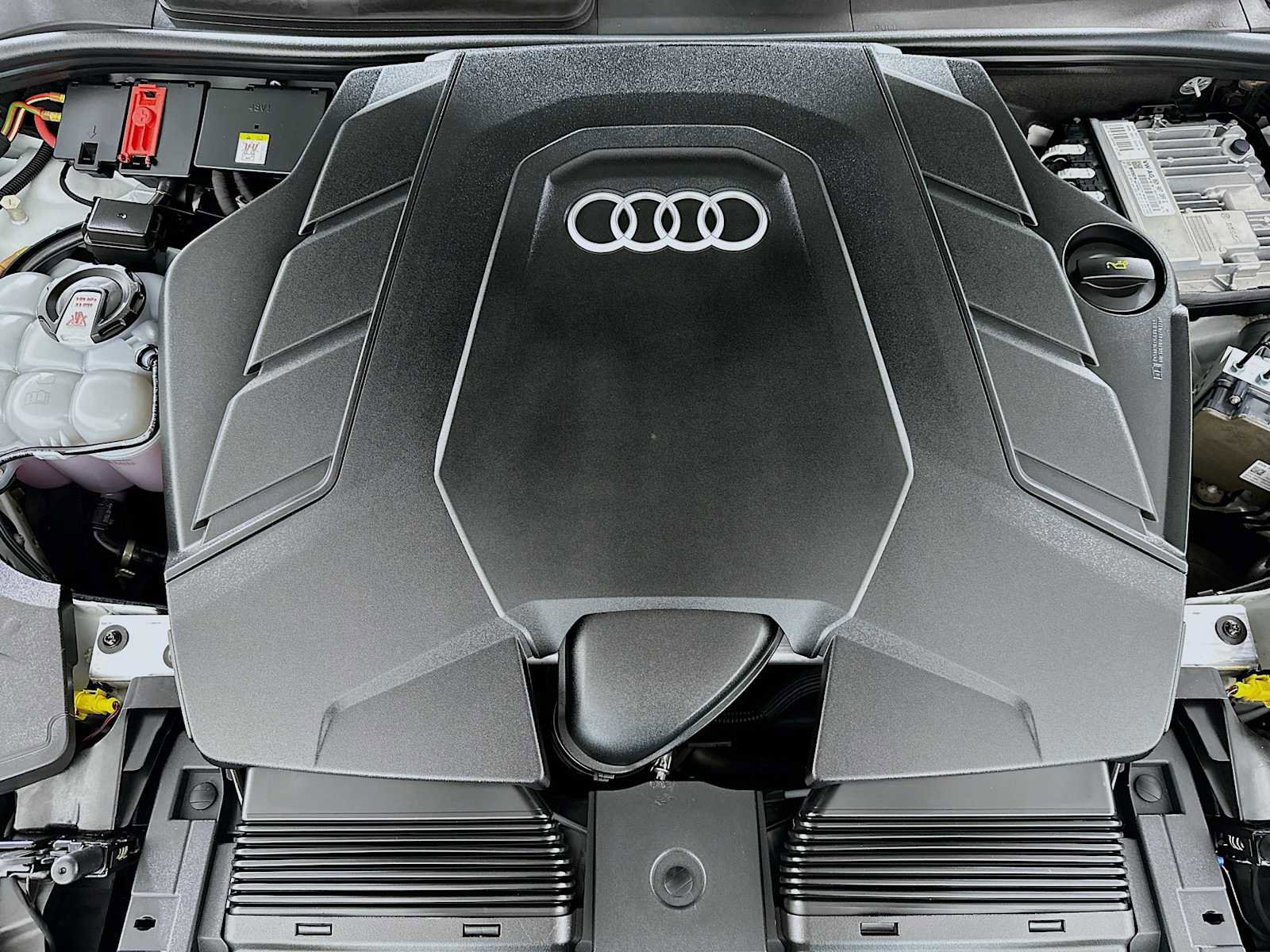 Used 2021 Audi Q8 Premium image 29