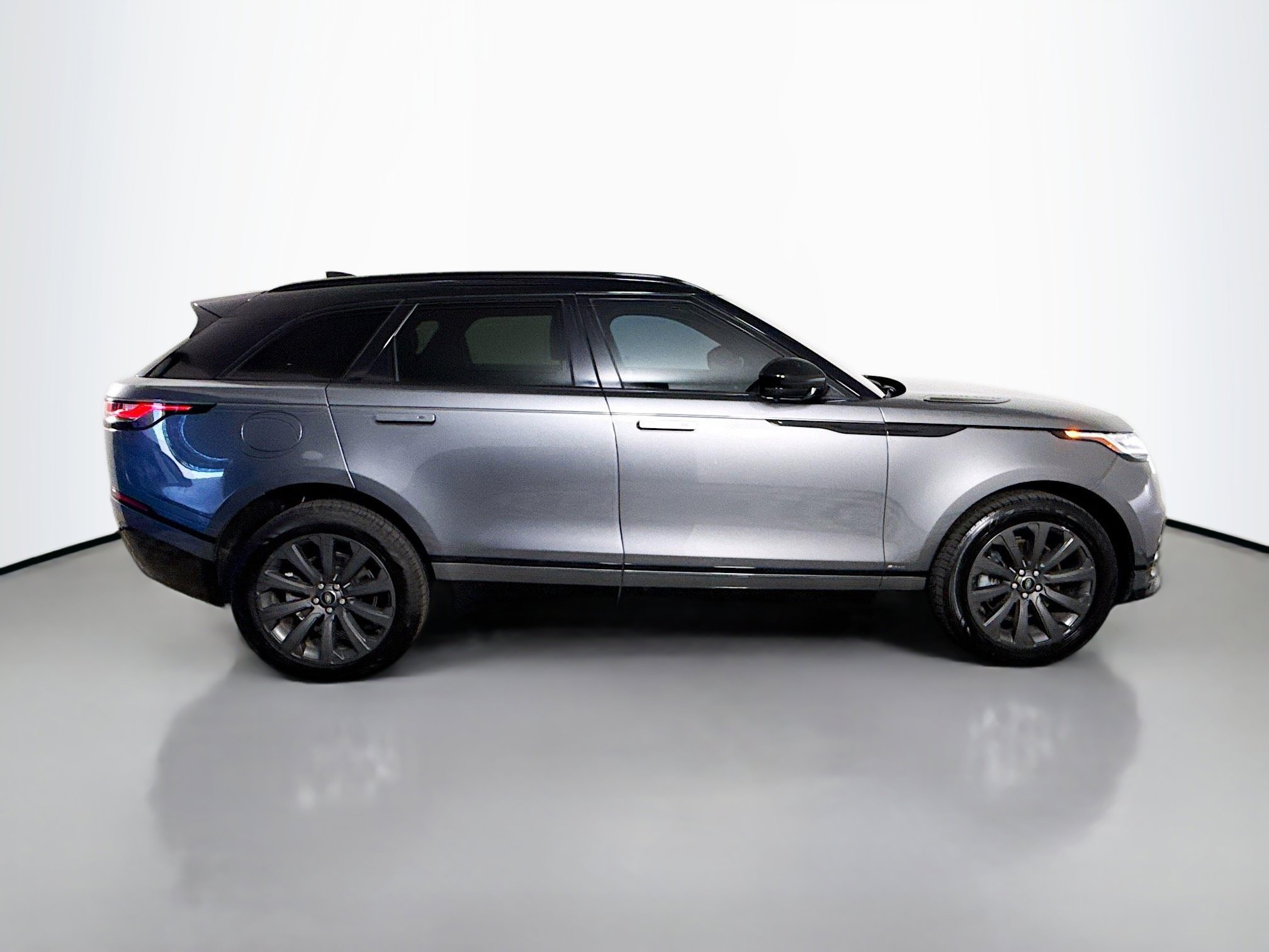 Used 2019 Land Rover Range Rover Velar R-Dynamic SE AWD/4WD image 11